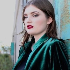 Meet your Posher, Evi